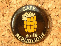 Pin's CAFE DE LA REPUBLIQUE - Bière