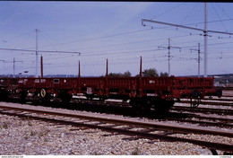 Photo Diapo Diapositive Slide Train Wagon Plat SNCF K50 à MORET Le 29/05/1992 VOIR ZOOM - Diapositives (slides)