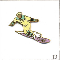 Pin's Sport - Surf Des Neiges / Combinaison Jaune Et Verte. Estampillé Démons Et Merveilles. EGF. T899-13 - Sports D'hiver