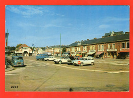 POIX - La Place -Vieilles Voitures Citroên DS -Dauphine - Estafette - - Poix-de-Picardie