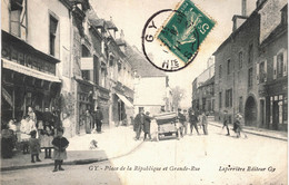 CARTE PHOSTALE  Ancienne De GY - Place De La République & Gde Rue - Gy