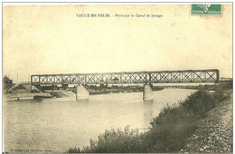 Vaux En Velin. Le Pont Sur Le Canal De La Jouage. - Vaux-en-Velin