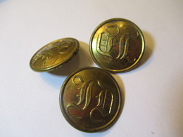 3 Boutons En Relief Anciens De Livrée /MONOGRAMME  à Déterminer / 2 ,5   Cm/ Laiton  Poli /Début XXème       BOUT209 - Buttons