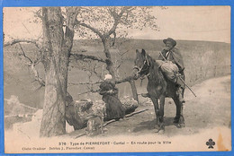 15 - Cantal - Type De Pierrefort - En Route Pour La Ville (N11454) - Autres & Non Classés