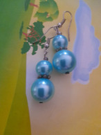 BOUCLES D.OREILLES     PIERRE  NACREE   BLEUE - Boucles D'oreilles