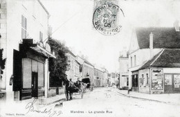 D94 - MANDRES LES ROSES - VUE ANIMEE DE LA GRANDE RUE En 1905 + ATTELAGE - Mandres Les Roses