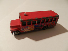 Matchbox      School Bus  / 1985   ***  3197  *** - Matchbox (Lesney)