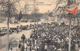 La Flèche     72      Place De La Sous-Préfecture, Jour De Marché     N° 87      ( Voir Scan ) - La Fleche