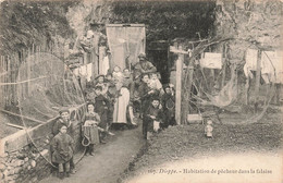 CPA Dieppe - Habitation De Pecheur Dans La Falaise - Filet De Peche - Dieppe