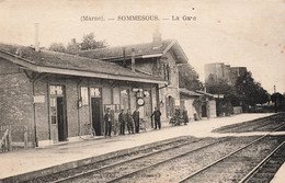 CPA Sommesous - La Gare - Animé - Velos - Chemin De Fer - Other & Unclassified