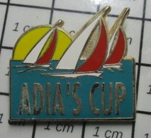 SP05 Pin's Pins / Beau Et Rare / SPORTS / VOILE VOILIER BATEAUX ADIA'S CUP REGATE Par COURTOIS - Vela