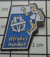 410A Pin's Pins / Beau Et Rare / SPORTS / OLYMPIQUE MARSEILLE VITROLLES HANDBALL - Balonmano