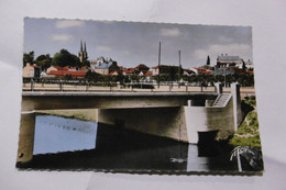 D 49 - Cholet - Le Pont Neuf Et L'église Notre Dame - Cholet