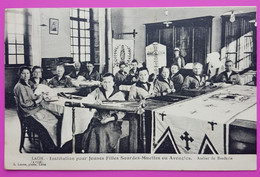 Cpa Laon Institution Pour Jeunes Filles Sourde Et Muette Ou Aveugle Atelier De Broderie Carte Postale 02 Aisne Rare 1907 - Laon