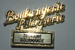 Pin's Boulangerie Patisserie Touraine Gourmande - Transports