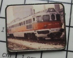 410a Pin's Pins / Beau Et Rare / TRANSPORTS / LOCOMOTIVE A IDENTIFIER PHOTO COULEUR - Transports