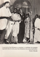 CP PAUL ROBESON (LAUREAT DU PRIX STALINE) ENTOURE DE DANSEURS AFRICAINS (MANIFESTATION DE LA JEUNESSE LIBRE ALLEMANDE) - Personnages Historiques