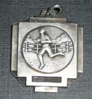 Rare Ancienne Médaille En Métal Argenté Art Déco Course à Pied Fond Demi-fond - Athlétisme