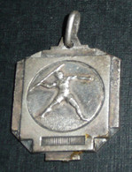 Rare Ancienne Médaille En Métal Argenté Art Déco Lancer De Javelot Javelots - Athletics