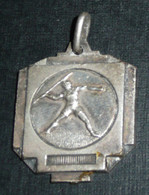 Rare Ancienne Médaille En Métal Argenté Art Déco Lancer De Javelot Javelots - Athlétisme