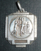 Rare Ancienne Médaille En Métal Argenté Art Déco Basketball Basket Ball - Other & Unclassified