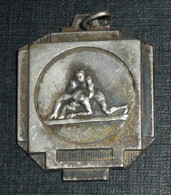 Rare Ancienne Médaille En Métal Argenté Art Déco Lutte Gréco-romaine - Altri & Non Classificati