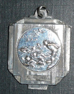 Rare Ancienne Médaille En Métal Argenté Art Déco Natation Piscine Plongeon - Natation