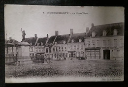 HONDSCHOOTE,  Nord 59, La Grand ' Place , Hôtel Du Sauvage , Ed Léon Marchand,  Période Guerre 1915 , TB - Hondshoote