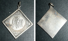 Rare Ancienne Médaille En Métal Argenté Art Déco Basketball Basket Ball 3 - Other & Unclassified