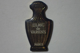 Pin's Flacon De Parfum ULRIC De VARENS Paris - Parfum