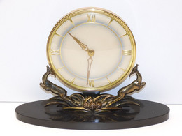 *PENDULETTE PENDULE DE BUREAU ART DECO 2 BICHES Signées UCRA Mouvement BAYARD    E - Clocks