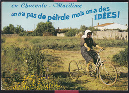 17- Vieille Femme En Quichenotte Sur Son Tricycle - Poitou-Charentes