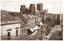 Wells  -  The Market Place And Cathedral -  Old Postcard - CPA - Wells