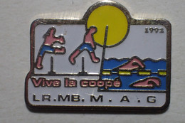 Pin's: SPORTS / VIVE LA COOPE NATATION COURSE DE HAIES LR MB MAG - Nuoto