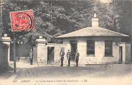 CPA JERSEY LA GARDE DEVANT LE PALAIS DU GOUVERNEUR - Sonstige & Ohne Zuordnung