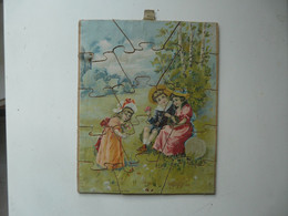 PUZZLE ANCIEN  (19 X 23 Cm) - SCENE ANIMEE : Enfants  Ramassant Des Fleurs - Rompecabezas