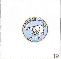 Pin's Animal - Ursidé / Grand Ours Polaire “Northern Region Cadets“. Estampillé Lannoye Emblem. EGF. T904-19 - Animaux