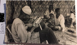 Cpsm, NIGER, ZINDER Un Atelier De Broderie Africaine (métier), éd N. Petrocokino - Niger