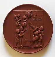 Médaille Porcelaine Meissen - 750 Ans Sainte Elisabeth De Thuringe 1981.  65mm - Collections