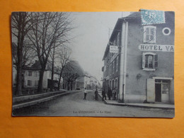 Carte Postale - LES AVENIERES (38) - La Place - Hôtel Vacher (4329) - Les Avenières