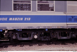 Photo Diapo Diapositive Slide Train Wagon Locomotive Voiture SNCF MAUZIN 213 Détail équipement Le 05/07/1999 VOIR ZOOM - Diapositives (slides)