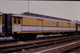 Photo Diapo Diapositive Slide Train Locomotive Ancien Wagon Postal La Poste Le 05/07/1999 VOIR ZOOM - Diapositives (slides)