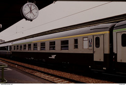 Photo Diapo Diapositive Train Wagon Voiture SNCF Voyageurs Mixte 1ère & 2ème Classe Le 20/04/2000 VOIR ZOOM - Diapositives (slides)