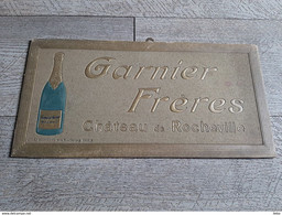 Carton Publicitaire Vin  Garnier Frères Chateau De Rocheville Bistrot Publicité Alcool - Placas De Cartón