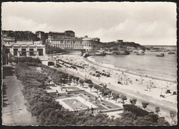 Carte Postale. France. Biarritz. La Grande Plage. Vers Le Casino Bellevue. Etat Moyen. - Casinos