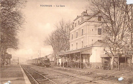 CPA Thèmes - Chemin De Fer - Tournus - La Gare - Imprimerie Bourgeois Chalon Sur Saône - B. F. Chalon - Trains - Stazioni Con Treni
