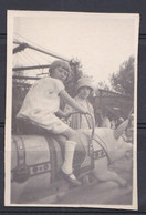 PETITE PHOTO Vers 1920 * JEUNE FILLE SUR COCHON DE JEU * YOUNG GIRL ON TOY PIG - Old (before 1900)