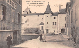 BLESLE (Haute-Loire) - La Place De La Mairie - Blesle