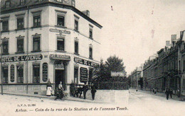 Arlon  Coin De La Rue De La Station Et De L'Avenue Tesch Bien Animée Hotel De L'Avenue N'a Pas Circulé - Arlon