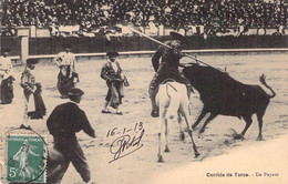 CPA CORRIDA - CORRIDA DE TOROS - Un Puyazo - Edit Eug PACAULT BIARRITZ - Corridas